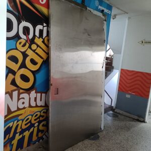 Puerta acero inoxidable 224x128cms - Usada